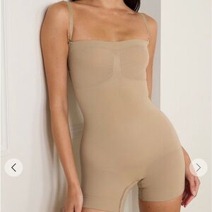 SKIMS Seamless Sculpt Shortie Bodysuit .